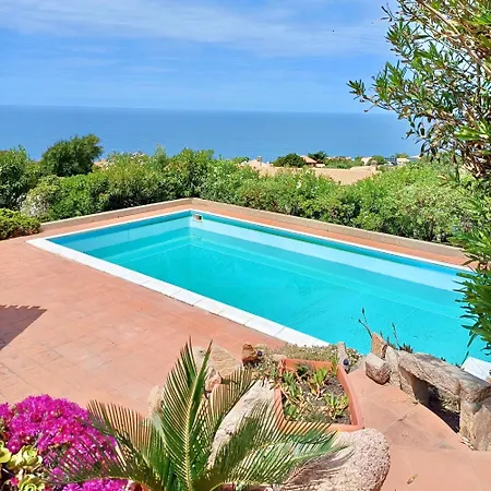 Villa 6 Beds With Common Swimming Pool In *