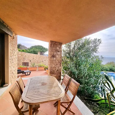 6 Beds With Common Swimming Pool In Villa Costa Paradiso