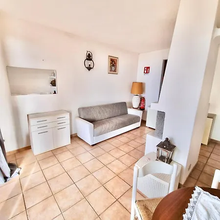 6 Beds With Common Swimming Pool In Villa *