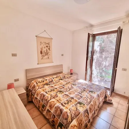 6 Beds With Common Swimming Pool In *