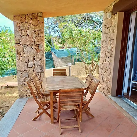 6 Beds With Common Swimming Pool In *