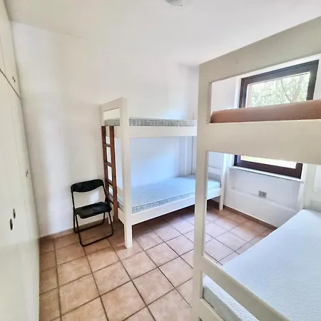 6 Beds With Common Swimming Pool In Villa *
