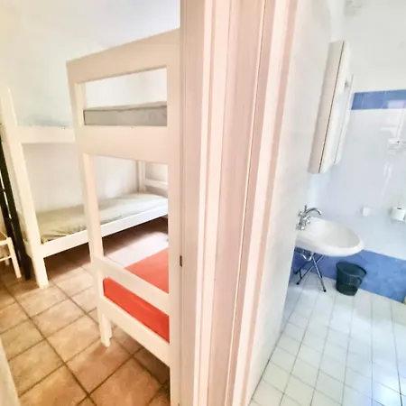 6 Beds With Common Swimming Pool In *