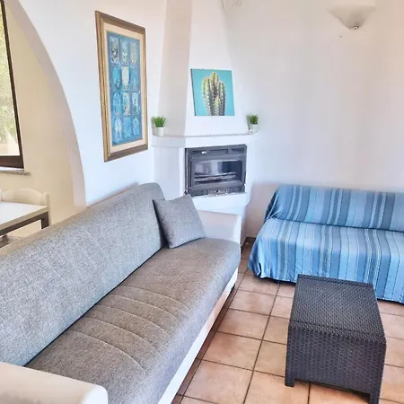 Villa 6 Beds With Common Swimming Pool In