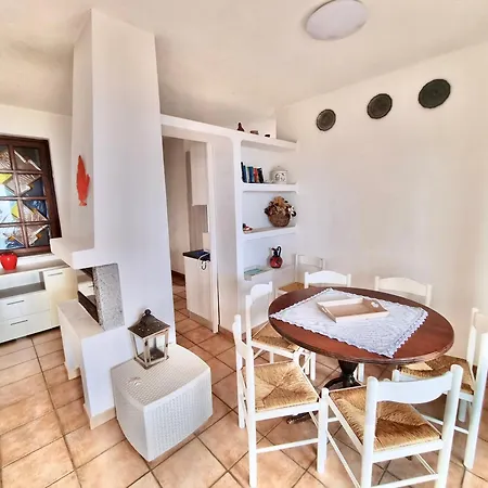 6 Beds With Common Swimming Pool In *