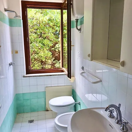 6 Beds With Common Swimming Pool In Villa *