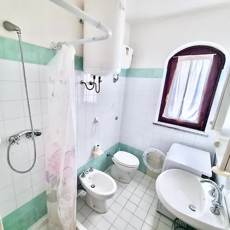 6 Beds With Common Swimming Pool In Villa